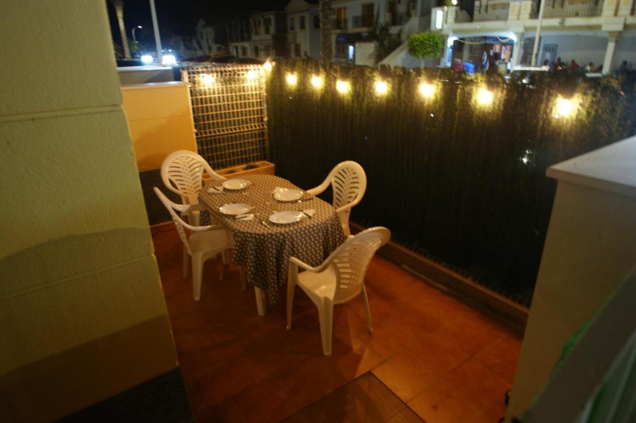 Apartamento en Vera a 300 m de la playa, con patio y salida directa a calle Exterior foto