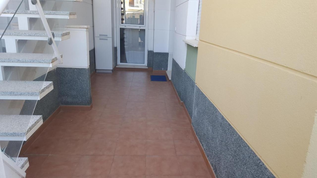 Apartamento en Vera a 300 m de la playa, con patio y salida directa a calle Exterior foto
