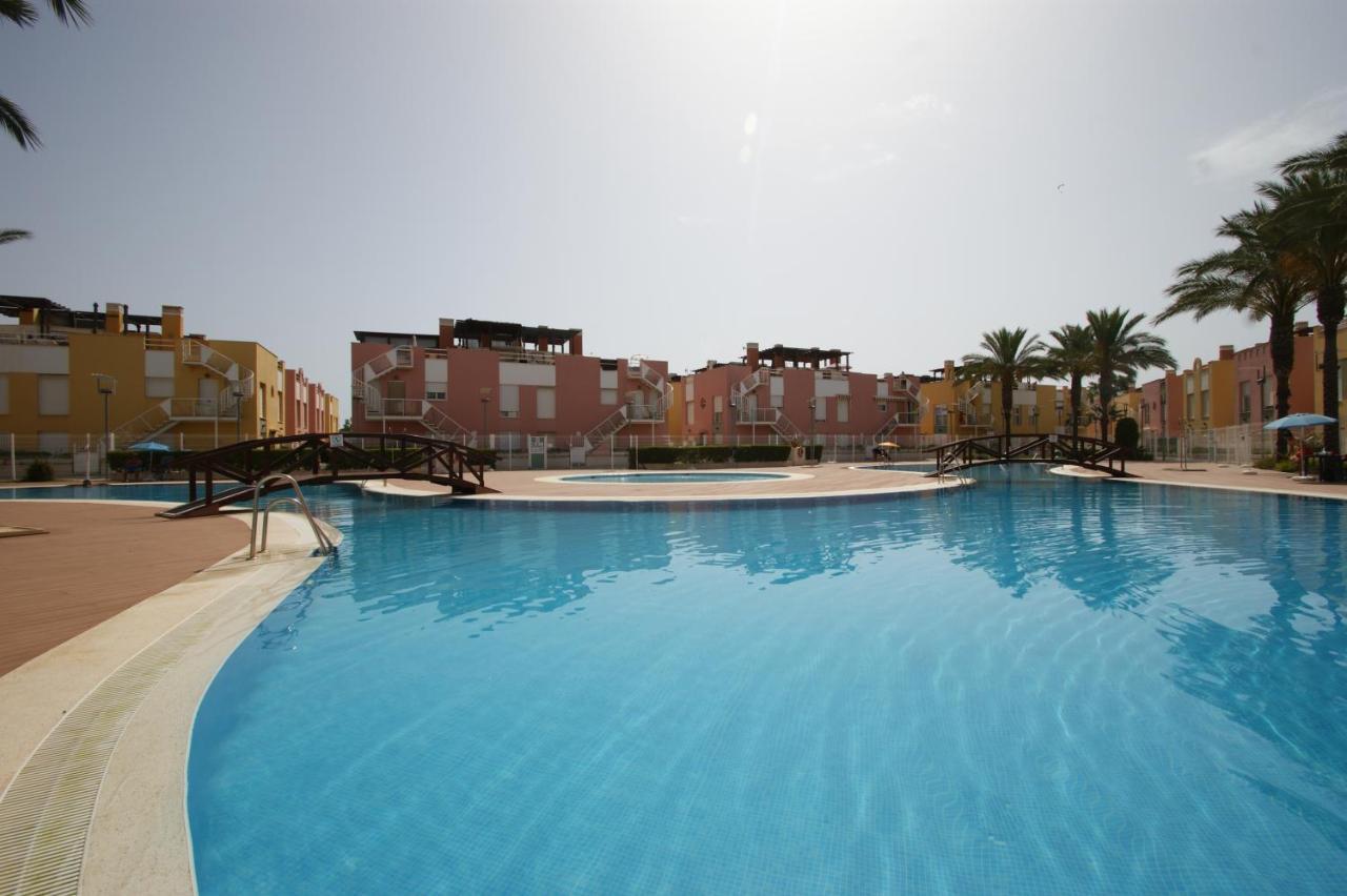 Apartamento en Vera a 300 m de la playa, con patio y salida directa a calle Exterior foto