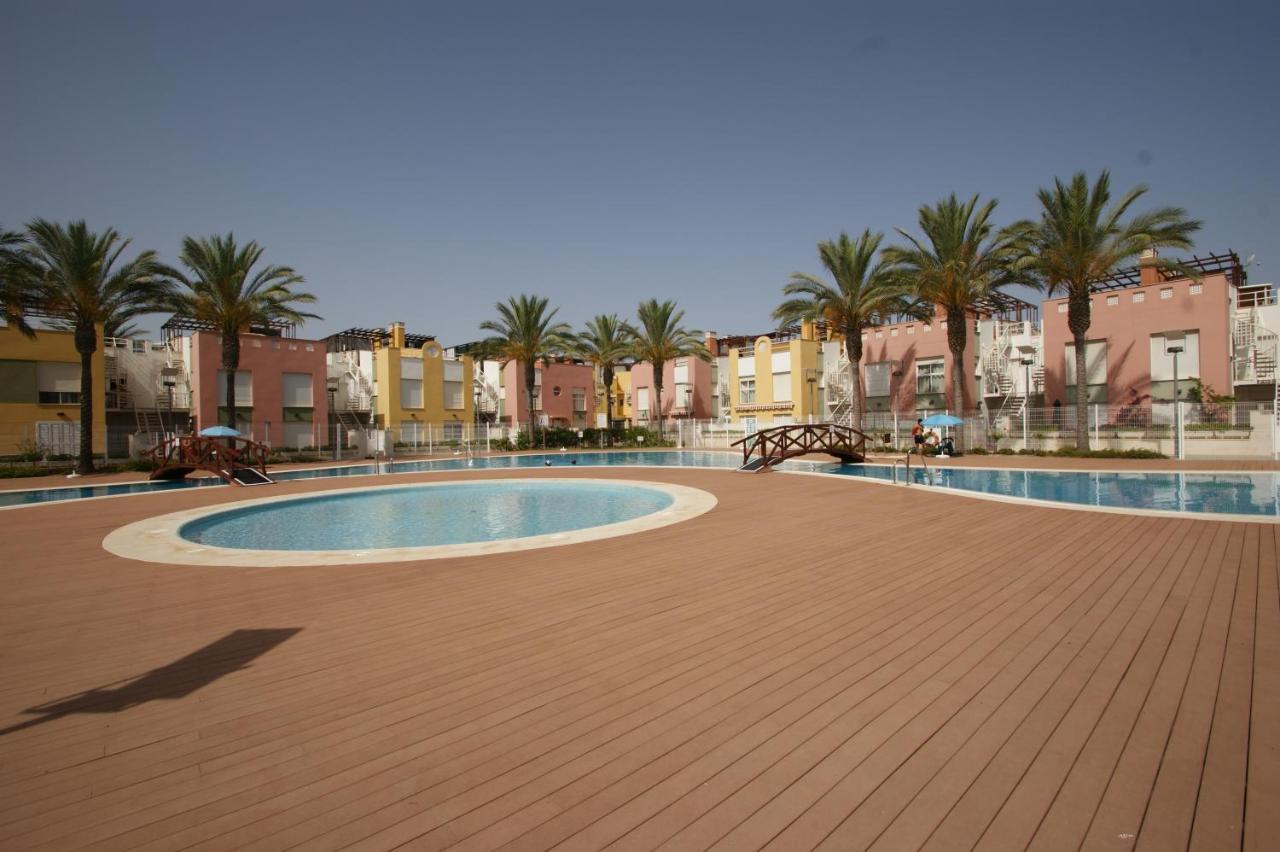 Apartamento en Vera a 300 m de la playa, con patio y salida directa a calle Exterior foto